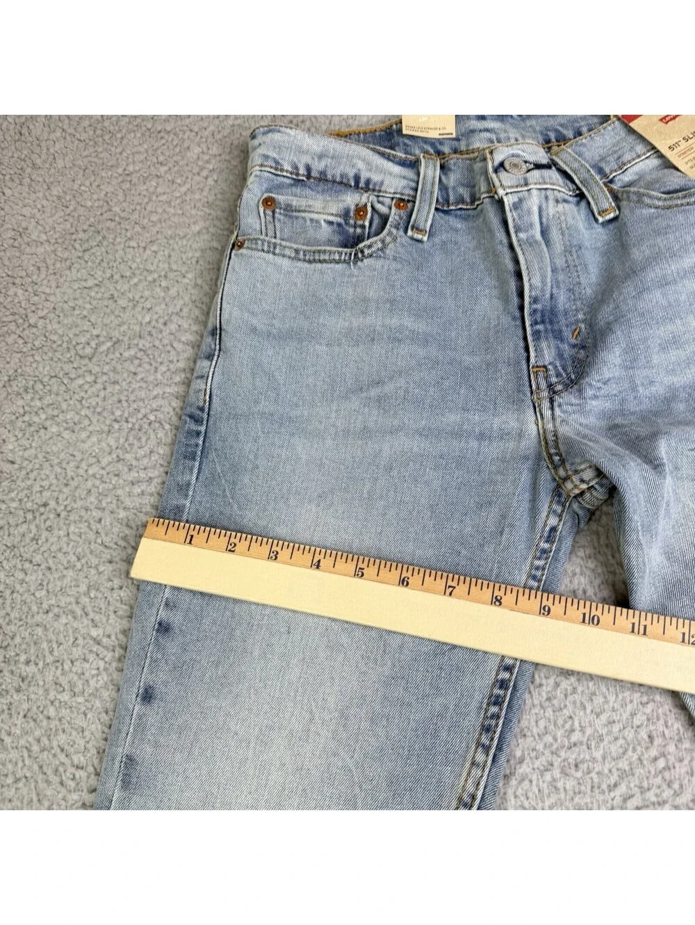 Levis nwt excellent